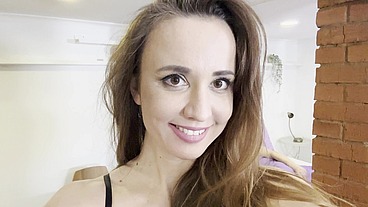 Kamilla MILF in Stockings Shoots Selfie Dildo Fucking Clip