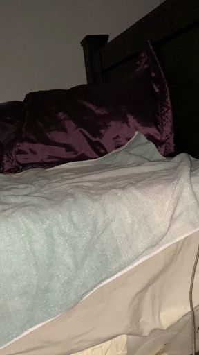 Night time nut 🤪 playing wit this pussy in the dark