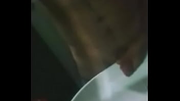 ba&ntilde_o, masturbandome rico en el lavabo