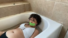 Bailey Paige: Bathtub Peril