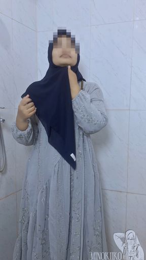 Hijab Sister in Law Clean Her Self After Making Out Behind Her Husband - Minokiiko