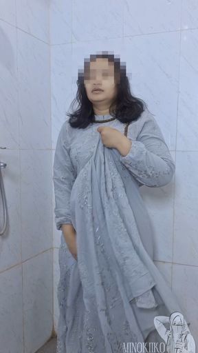 Hijab Sister in Law Clean Her Self After Making Out Behind Her Husband - Minokiiko