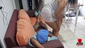 empregada domestica estava sem calcinha entao aproveitei peguei ela de jeito