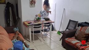 empregada domestica estava sem calcinha entao aproveitei peguei ela de jeito