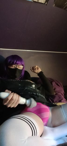 vibrator masturbation and cumming through panties with Raven LeTrap