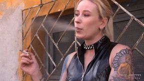 Smoking outside II HD MP4