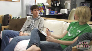 Fiatal tini Keith Conner és Preston Andrews piercingben, seggbe baszva