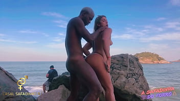 Casal Safadinho transando na praia de nudismo do Rio de Janeiro