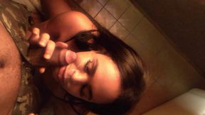 novinho militar arrombou o cuzinho da travesti gostosa puta e ainda gozou na cara dela