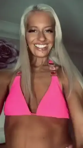 Hi I’m Beth my favourite hobbies are chatting to men and vibrating my pussy!