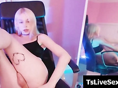 Pretty Tranny Deepthroat Dildo And Play Seductive On Ca