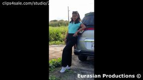 323 - Hanna checking Honda