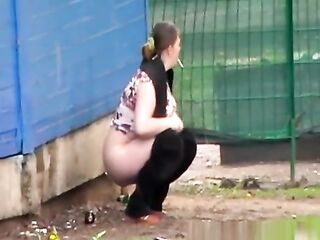 Pregnant Woman go to pee