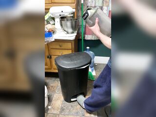 Your Husband Empties the Vacuum Canister Without YOU Asking