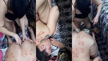 Mais orgia entre putas. A loira socando a mão no rabo da amiga até ela gozar, enquanto a outra vadia era fodida sem dó