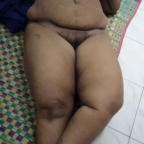 Coimbatore akka showing and rotating body on bed with sexy talk