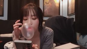 Blowing Bubblegum Bubbles: Hubba Bubba Edition