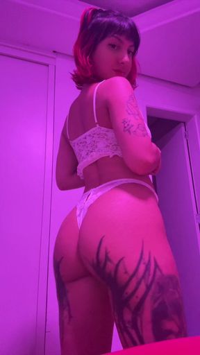 Cute OnlyFans girl Brazilian butt