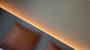 Η ζεστή μου συνάντηση στο δωμάτιο ξενοδοχείου με την καυτή μητριά μου που καπνίζει