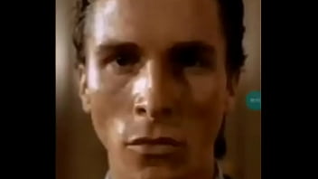 Mulher fica impressionada com o tamanho da cobra negona