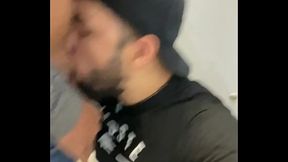 NO BANHEIRO DA ESTA&Ccedil_&Atilde_O DE TREM EM PLENA MADRUGADA COM DESCONHECIDOS - PARTE 3