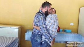 fodendo com um macho peludo e casado!