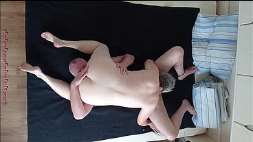 Nylonjunge trifft Notgeile Oma 1 ** Fotze Lecken **