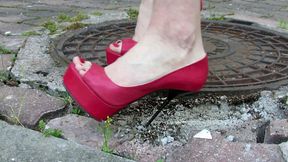 Stilettos wrecked, shoeplay, high heels stuck, high heels crush, high heels destruction