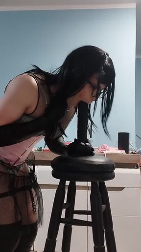I put on a pink corset and tried a bar stool to fuck my pussy, this will probably not be the last