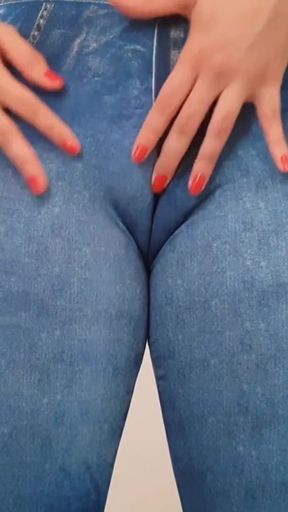 Hot girl trying on fitness leggings   Clip 3