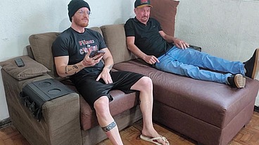 Carmona bate uma punheta com o pai da Andressa Urach