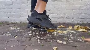 Nike air max huarache crushing food sneakers