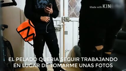 Milf Tetona se Folla a Repartidor de Comida