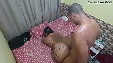 Comendo minha vizinha escondido no gozando na testa dela