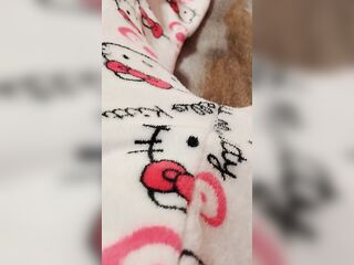 eighteen year old angel screws her peach