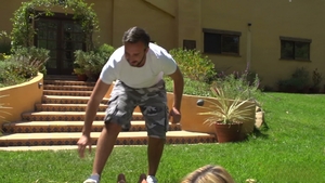 Brazzers: Tetas de August y su Pasión en el Masaje