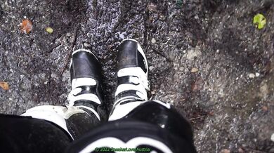 Bikers dirty lether suit and fox mx boots