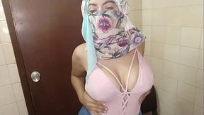 HOT Arab In Sexy Jeans And Niqab Masturbates Muslim Squirting Pussy And Squirts On Jeans