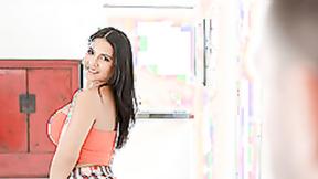 ”Round ass chick Rose Monroe twerks during sex”