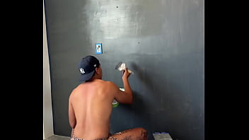 Un cliente me pidi&oacute_ pintar su cuarto pero utilizando como uniforme una tanga de Tarzan...