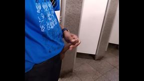 QUASE PEGO NO BANHEIRO DO SHOPIN