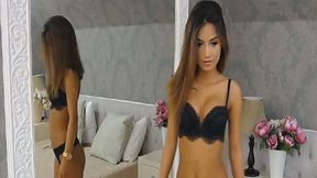 Stunning Babe Fingering her Pussy on Cam