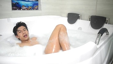 Foam in the jacuzzi