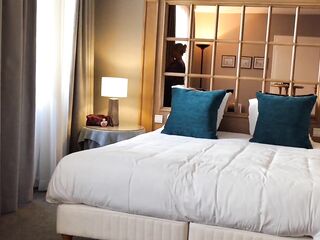 Glamorous Blond Aged Wife Enjoys Sex From the Mirror