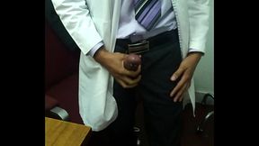 Mi doctor se pajea frente a mi