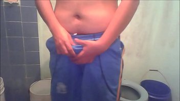 mi primera paja en el ba&ntilde_o