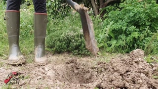 Claary Cherry - In rubber boots I piss in my garden.