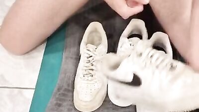 Teen jerks off on his Nike shoes