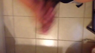 Jerking off my virgin cock to porn