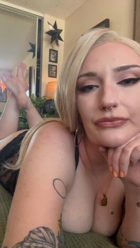 5 Mins Lost in My Face & Soles – Lingerie Tease